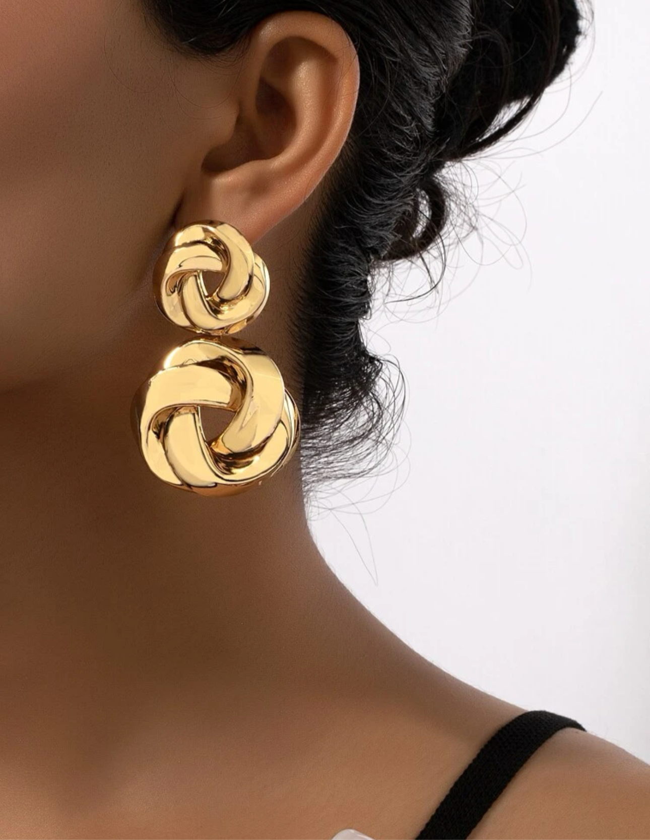 Charming geometric gold earrings