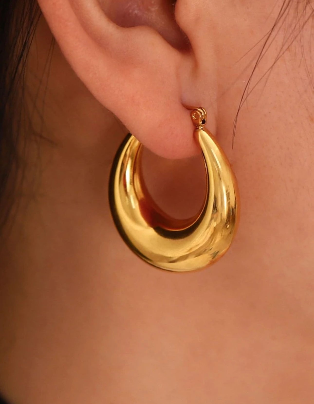 Gold circle earrings