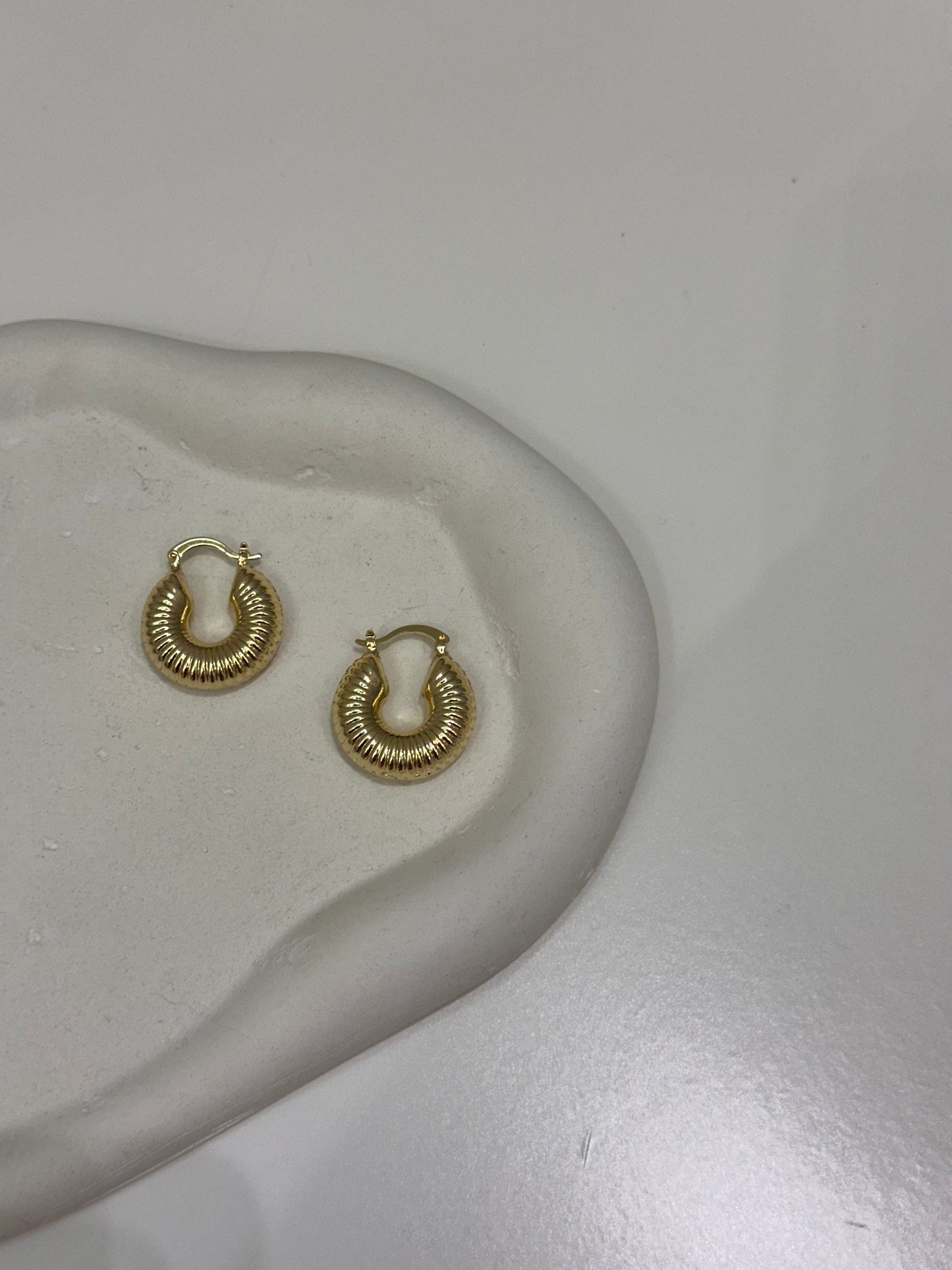 Screw earrings